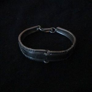Silver clasp bracelet